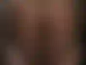 Une chaîne sexy en peluche et une couche de collants super brillants - le cul de la maîtresse est tout simplement parfait dans ces nylons brillants avec un body string en dessous.