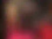 Des collants à motifs jarretelles, des escarpins peeptoe brillants et les shorts les plus chauds.