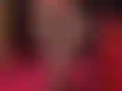 Jambes, cuisses, entrejambe et pieds en collants marron brillants - penchez-vous en arrière et profitez de la vue brillante et séduisante sous le bureau, avec un short métallique sexy et des gants rouges taquinant lentement les jambes et les pieds.