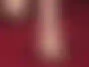 Les jolis orteils nus d'une maîtresse de culte dans des mules en daim nude - n'aimeriez-vous pas simplement glisser votre langue entre les orteils et les chaussures ?!