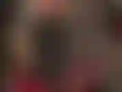 Branlette avec des gants en lycra. Tu aimes le tissu moulant et brillant du lycra/spandex. Maîtresse frotte ta bite sur tout son pantalon en utilisant ses gants en lycra et ses cuisses pour te traire jusqu'à ce que tu sois sec.