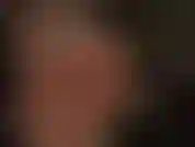 Gros plan sur le visage de ma maîtresse et sa langue qui me taquine… que ce soit avec des orteils en nylon beige brillant ou des pieds nus. Ton devoir, en tant qu'esclave de mes pieds, est de les nettoyer soigneusement, en léchant et en suçant chaque centimètre de sueur.