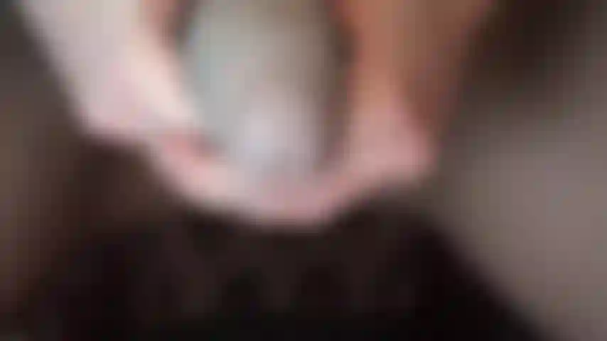 Tu ne peux pas te passer de bite !! Maîtresse vivian te rend accro à la bite et aux couilles, les frottant partout sur ton visage. Suce toutes ces grosses bites jusqu'à ce qu'elles soient sèches, pute !