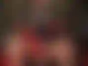 Je domine avec un gode ceinture en caoutchouc. Ta déesse du latex t'a entraînée à être sa pute affamée de bites. Viens faire plaisir à ma grosse bite blanche.