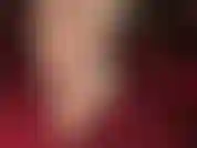 De douces et savoureuses semelles en nylon dans des collants rayés nude.