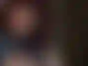 Renifle mes pieds en nylon moites.