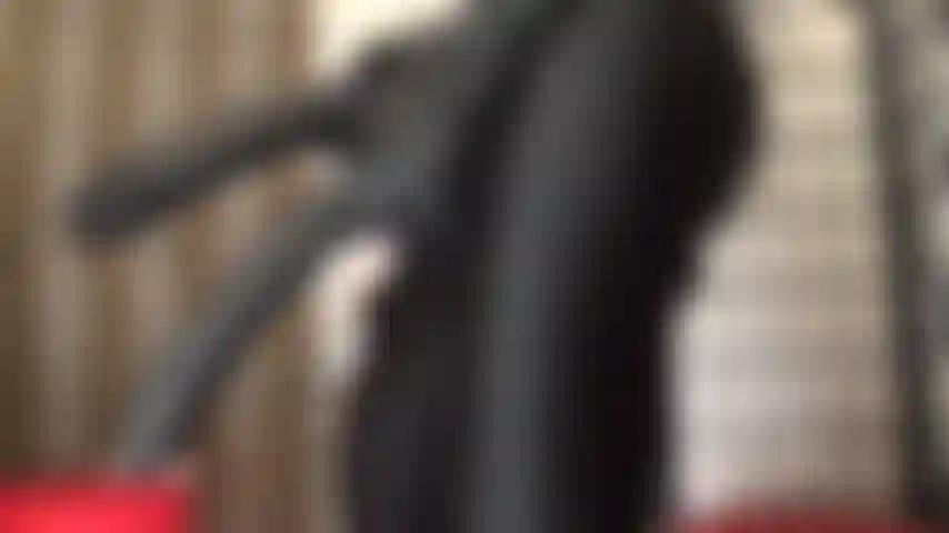 Maîtresse porte ses deux plus gros godes noirs pour vraiment vous combler cette fois !