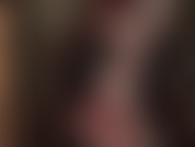 Partie 2/3... Une domination sensuelle au strapon avec des bas en dentelle blanche soyeuse superposés sur des collants brillants. Regarde-moi te taquiner avec mes incroyables jambes en nylon tout en caressant et en enfonçant ma grosse bite en toi.