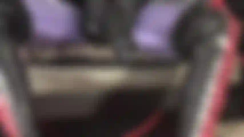 Je crache des grosses bites noires dans ta gorge - allongée sur le dos, les yeux grands ouverts et la langue tendue, tu supplies de faire plaisir à chaque centimètre de ces énormes bites, qu'elles soient blanches ou noires.