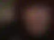 Maîtresse vivian caresse doucement votre bite d'esclave avec des gants en lycra doux tout en taquinant avec sa langue très chaude et ses lèvres rouges...