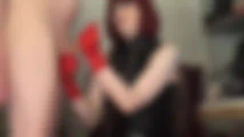 Des gants en latex rouge brillant traient le sperme d'une vraie bite, et tu peux tout manger de ma paume comme une pute. ( Ce contenu exclusif est uniquement disponible ici.).