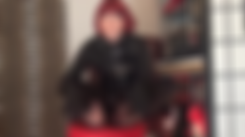 Adoration des pieds en bas à coutures vintage - la maîtresse porte des leggings noirs pour que vous puissiez vous concentrer pleinement sur les merveilleux pieds en nylon.