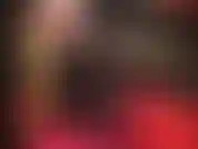 Ta maîtresse fétichiste trait ta bite et s'assoit sur tes couilles, te taquinant avec son cul incroyable.