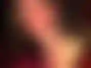 Pieds nus et jambes nues.