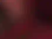 Fétichiste des talons hauts : la combinaison parfaite de collants noirs transparents et de talons aiguilles rouges brillants. Ma maîtresse vous fait adorer chaque centimètre de ces escarpins et de ces jambes sexy et brillantes.