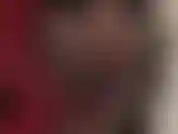 Maîtresse se livre à votre fétichisme pour lécher des talons aiguilles en métal.