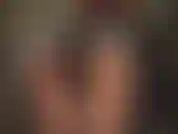 Plus le pantalon est serré, mieux c'est. J'adore mon cul dans un jean moulant en pvc, un short et un legging rouge.