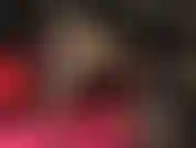 Jambes en collants - imaginez-vous aux pieds de votre déesse adorant ses belles jambes dans une paire de bas noirs transparents et des escarpins fétichistes à talons en acier rouge.