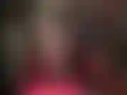 De magnifiques jambes en collants, une allumeuse sensuelle en bas nylon noirs, des escarpins à bout ouvert et des mules.