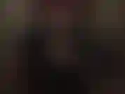 Des gants en latex noir brillant extra longs... Tellement glissants !!