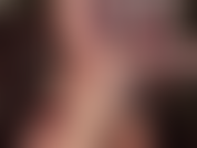 Lèche mes pieds nus et moites.