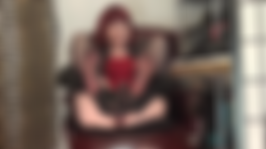 Que ce soit mes pieds en nylon malodorants ou ma savoureuse bite noire, ta bouche de pute sera remplie.