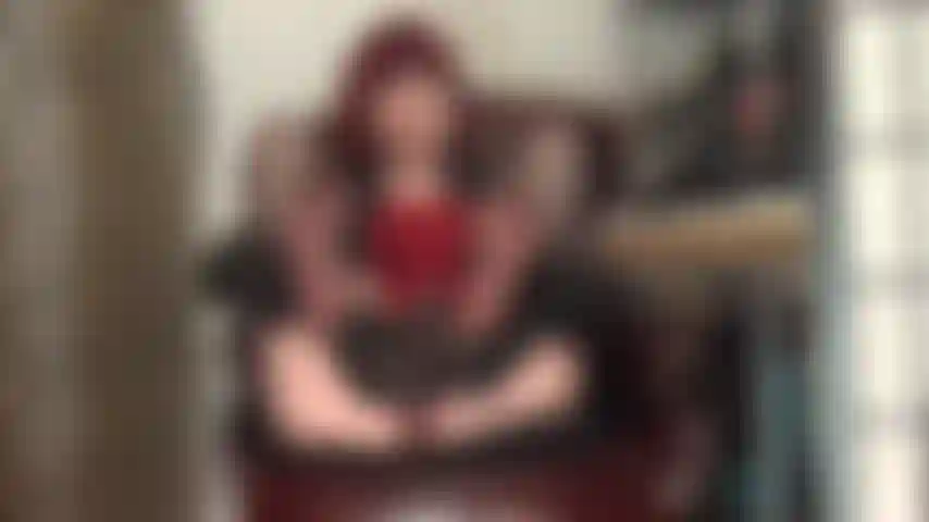 Que ce soit mes pieds en nylon malodorants ou ma savoureuse bite noire, ta bouche de pute sera remplie.