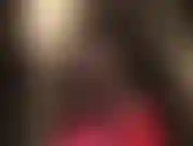 J'adore les pantalons en satin noir brillant - la maîtresse montre son cul et ses jambes sexy dans ces pantalons incroyables, les sentant avec des gants et des mains nues.