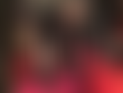 Les jupes en cuir, les culottes, les collants, les talons hauts et les bottes hautes sexy. J'adore le cul, j'ai de longues jambes en nylon.