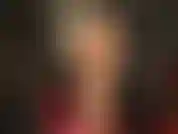 Des jambes, des pieds et un cul en collants bronzés et brillants et chauds taquinent ta bite.