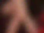 Une bite coincée entre des cuisses nues... Peux-tu imaginer ta bite d'esclave serrée entre mes jambes croisées pendant que tu bosses comme un chien jusqu'à ce que tu jouisses partout dessus.