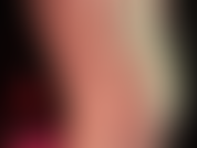 Des jambes et des pieds en nylon incroyables dans des collants imprimés léopard très transparents.