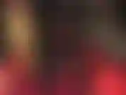 Adoratrice de la combinaison en latex, cul et jambes en caoutchouc noir serré et bottes chaudes.