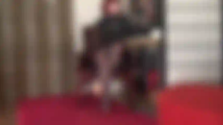 Les collants croisés sont votre perte... Une fois coincée entre eux, il n'y aura pas d'échappatoire. Comme un serpent s'enroulant autour de votre cou, l'emprise se resserre de plus en plus...