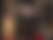 Vêtue d'une combinaison moulante en latex noir, si brillante, avec un chemisier en caoutchouc à plusieurs couches. Imaginez la maîtresse vivian utiliser votre bite d'esclave comme un outil pour polir son latex jusqu'à ce qu'il soit brillant, tout en se frottant un gode partout.