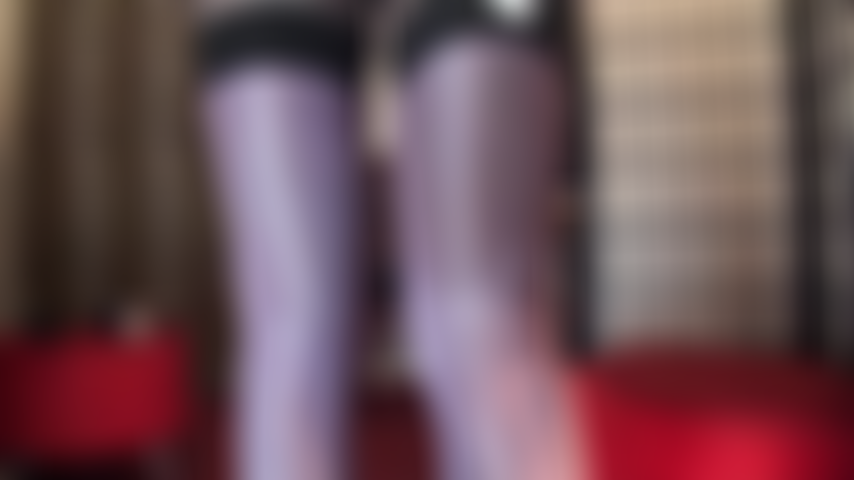 Douce et sensuelle n'est que la tenue... Ne vous laissez pas tromper par ce joli body, ces gants en satin soyeux et ces couches de bas sexy car je ravagerai vos trous de salope avec ma grosse bite.