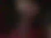 Caresse ta bite d'esclave pour les incroyables bottes et gants fétichistes en cuir lacé de ta maîtresse.