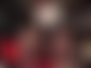 Maîtresse vivian vous attire avec ses belles longues jambes vêtues de collants. Mais maîtresse a prévu de vous faire adorer chaque centimètre de son plus gros gode-ceinture noir.