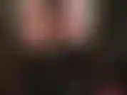 Maîtresse veut que tu prennes toutes ses énormes bites et que tu lui embrasses le cul.