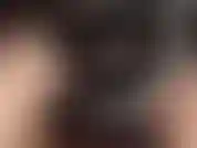 Maîtresse caresse et enfonce son énorme gode ceinture noir dans ton visage de pute. Adore mon énorme bite jusqu'à ce qu'elle éjacule.