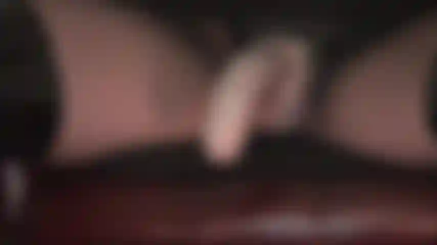 J'adore le strapon - ta bouche de pute n'est qu'un dépotoir de sperme pour la grosse bite blanche et juteuse de ta maîtresse.