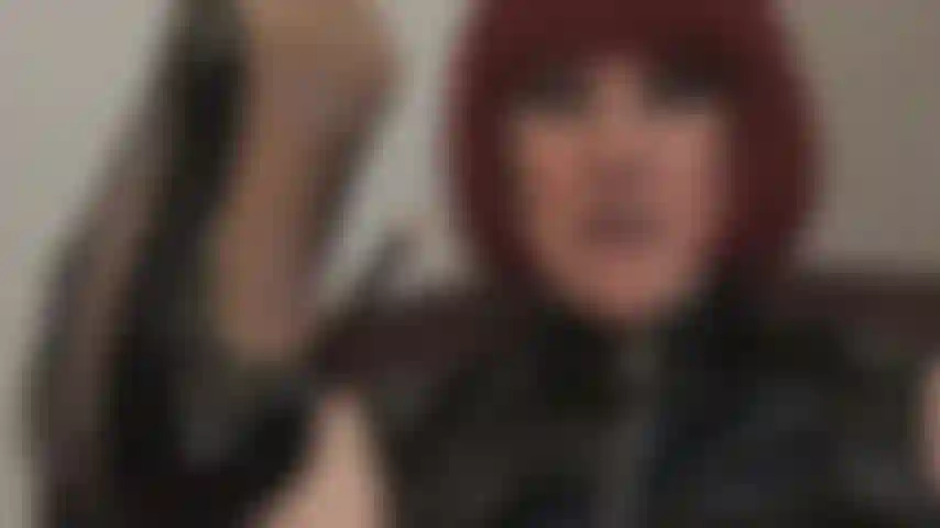 Les talons sont ta faiblesse... Maîtresse sait ce dont tu as envie.