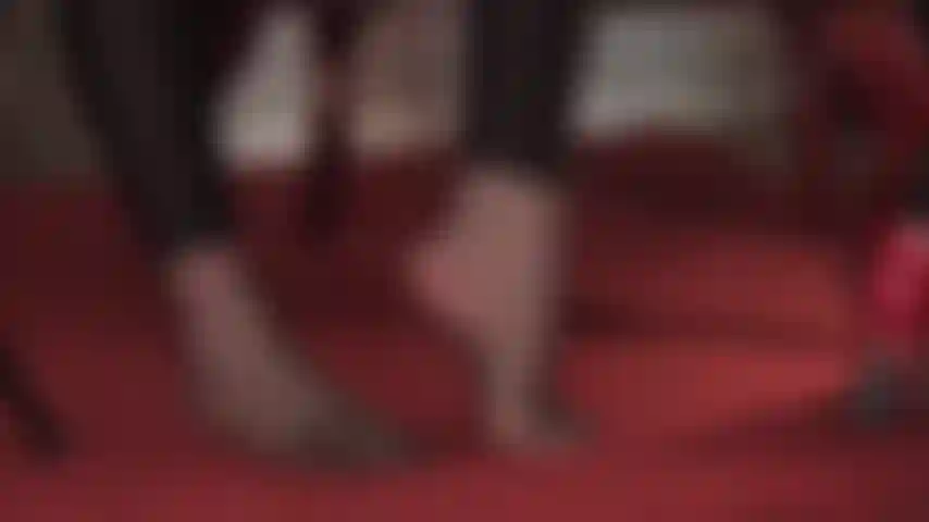 De jolis orteils dans des collants à 5 orteils / gants d'orteils - cette paire spéciale de bas vous donnera envie de sucer chaque orteil individuellement vêtu de nylon.