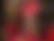 Ooooh, regarde la maîtresse enfiler des bas sexy en dentelle noire et taquiner l'amant des jambes avec ses longues jambes croisées et ses pieds dans des escarpins à bout ouvert jaune fluo.