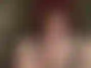 Maîtresse caresse ta bite à mains nues... Tu n'adorerais pas ça...?!