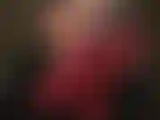 Fétichiste des gants en cuir rouge.