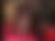 Hypnotisée par les jambes d'une déesse en collants noirs et talons aiguilles brillants.