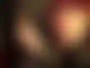 Amoureuse du cuir, des bottes à talons aiguilles et des gants chauds enroulés autour de ta bite.