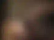 Ouvre ta bouche de salope, tire la langue. Prépare-toi à boire le lait de ma bite pendant que je branle ma grosse bite blanche et te la claque au visage.