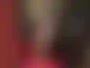 J'adore mes longues jambes en collants, mes cheveux courts, mon cuir, mes gants et mes escarpins jaunes à bout ouvert.